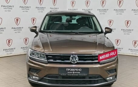 Volkswagen Tiguan II, 2018 год, 2 444 000 рублей, 2 фотография