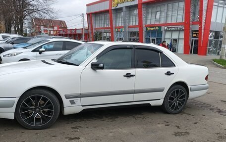 Mercedes-Benz E-Класс, 1996 год, 450 000 рублей, 7 фотография