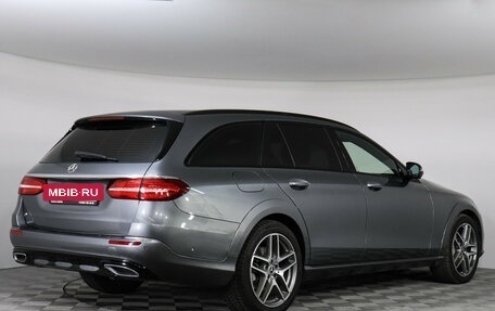 Mercedes-Benz E-Класс, 2020 год, 3 777 000 рублей, 5 фотография