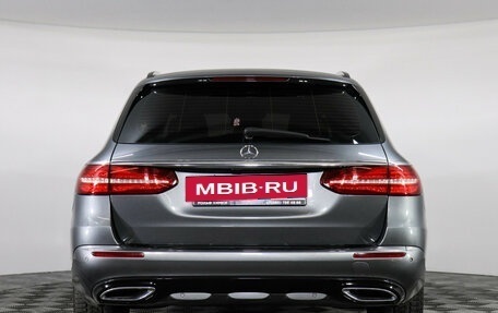 Mercedes-Benz E-Класс, 2020 год, 3 777 000 рублей, 6 фотография