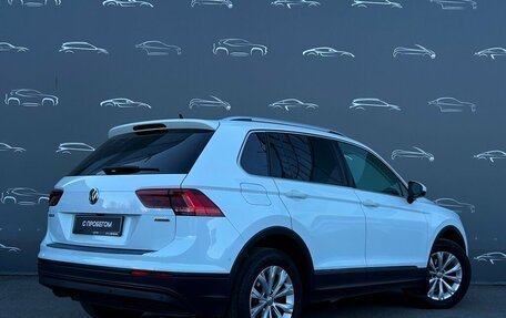 Volkswagen Tiguan II, 2019 год, 2 495 700 рублей, 2 фотография