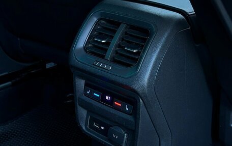 Volkswagen Tiguan II, 2019 год, 2 495 700 рублей, 11 фотография