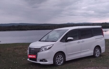 Toyota Esquire I, 2015 год, 2 100 000 рублей, 1 фотография