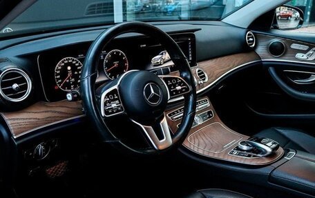 Mercedes-Benz E-Класс, 2018 год, 2 750 000 рублей, 5 фотография