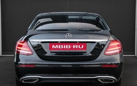 Mercedes-Benz E-Класс, 2018 год, 2 750 000 рублей, 4 фотография