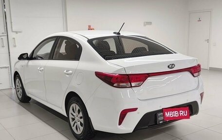 KIA Rio IV, 2018 год, 1 067 000 рублей, 8 фотография