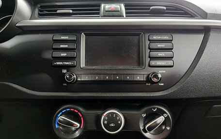 KIA Rio IV, 2018 год, 1 067 000 рублей, 18 фотография