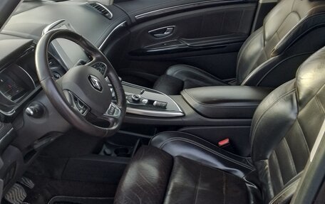 Renault Espace V рестайлинг, 2017 год, 1 985 000 рублей, 5 фотография