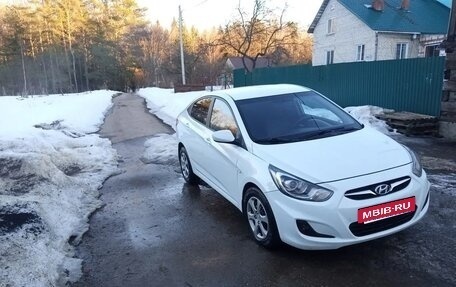 Hyundai Solaris II рестайлинг, 2011 год, 750 000 рублей, 2 фотография