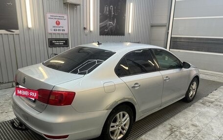 Volkswagen Jetta VI, 2011 год, 535 000 рублей, 2 фотография
