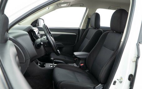 Mitsubishi Outlander III рестайлинг 3, 2016 год, 1 879 050 рублей, 10 фотография