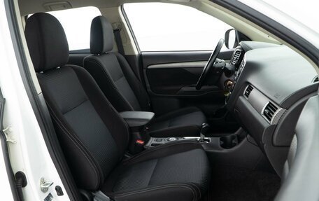 Mitsubishi Outlander III рестайлинг 3, 2016 год, 1 879 050 рублей, 8 фотография