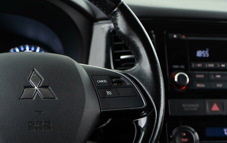 Mitsubishi Outlander III рестайлинг 3, 2016 год, 1 879 050 рублей, 14 фотография