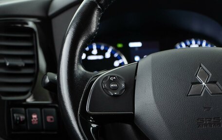 Mitsubishi Outlander III рестайлинг 3, 2016 год, 1 879 050 рублей, 13 фотография