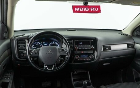 Mitsubishi Outlander III рестайлинг 3, 2016 год, 1 879 050 рублей, 6 фотография