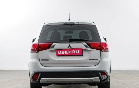 Mitsubishi Outlander III рестайлинг 3, 2016 год, 1 879 050 рублей, 4 фотография