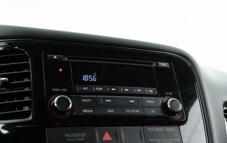 Mitsubishi Outlander III рестайлинг 3, 2016 год, 1 879 050 рублей, 16 фотография