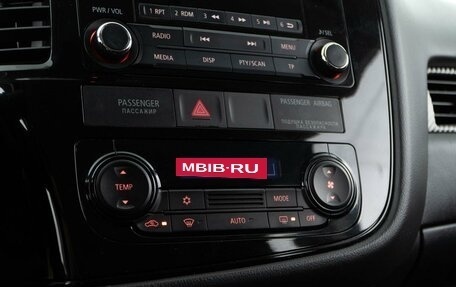 Mitsubishi Outlander III рестайлинг 3, 2016 год, 1 879 050 рублей, 15 фотография