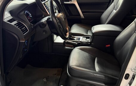 Toyota Land Cruiser Prado 150 рестайлинг 2, 2021 год, 8 200 000 рублей, 8 фотография