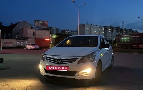 Hyundai Solaris II рестайлинг, 2015 год, 490 000 рублей, 2 фотография