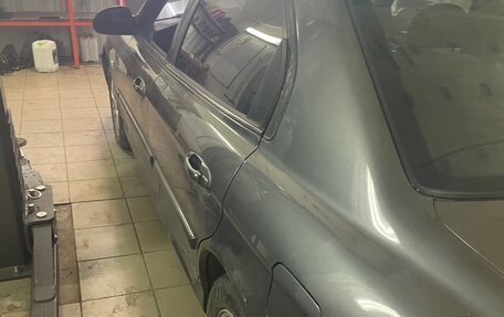 Hyundai Sonata IV рестайлинг, 2005 год, 700 000 рублей, 2 фотография