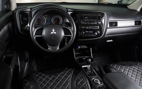 Mitsubishi Outlander III рестайлинг 3, 2013 год, 1 184 000 рублей, 6 фотография