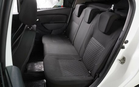 Renault Logan II, 2017 год, 859 000 рублей, 9 фотография