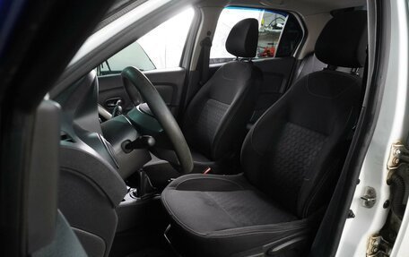 Renault Logan II, 2017 год, 859 000 рублей, 10 фотография