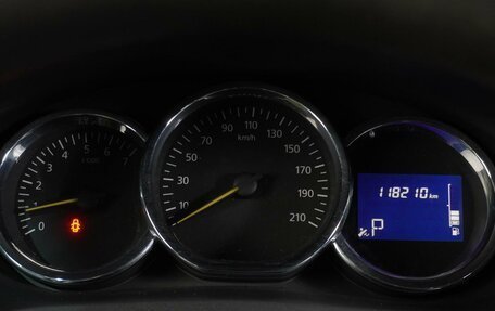 Renault Logan II, 2017 год, 859 000 рублей, 15 фотография