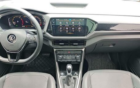 Volkswagen T-Cross I, 2023 год, 1 690 000 рублей, 23 фотография