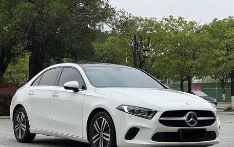 Mercedes-Benz A-Класс, 2022 год, 1 950 000 рублей, 3 фотография