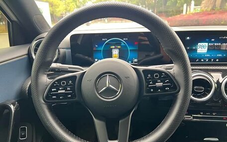 Mercedes-Benz A-Класс, 2022 год, 1 950 000 рублей, 10 фотография