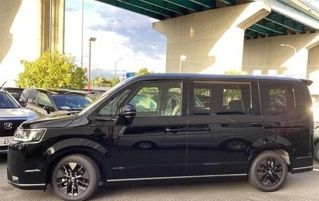 Honda Stepwgn, 2022 год, 1 850 000 рублей, 5 фотография