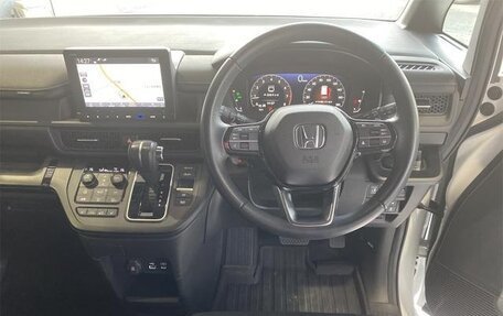 Honda Stepwgn, 2022 год, 2 285 000 рублей, 9 фотография