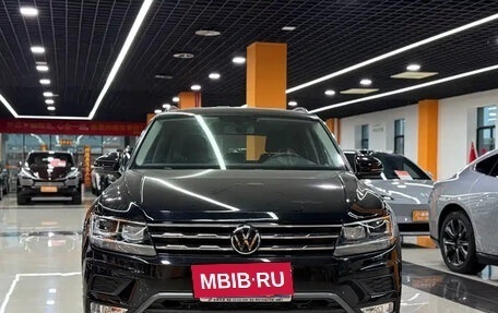 Volkswagen Tiguan II, 2021 год, 1 570 000 рублей, 2 фотография
