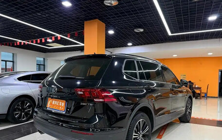 Volkswagen Tiguan II, 2021 год, 1 570 000 рублей, 4 фотография