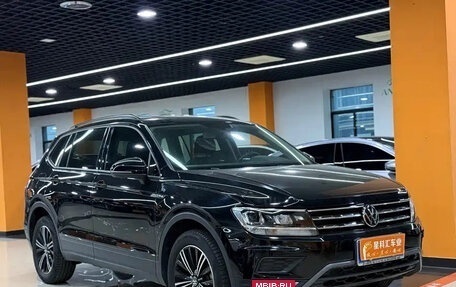 Volkswagen Tiguan II, 2021 год, 1 570 000 рублей, 3 фотография