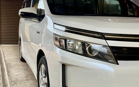 Toyota Voxy III, 2014 год, 1 550 000 рублей, 1 фотография