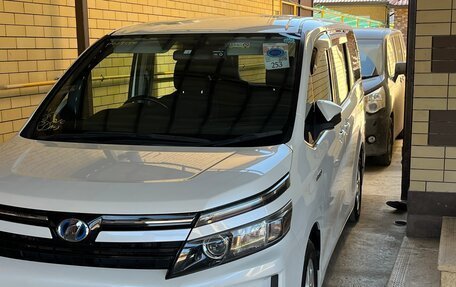 Toyota Voxy III, 2014 год, 1 550 000 рублей, 2 фотография