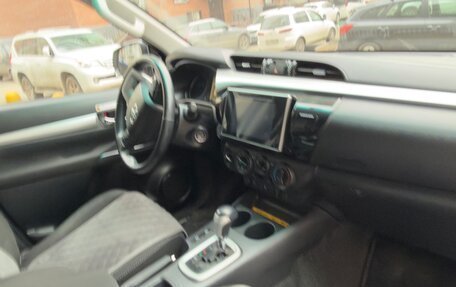 Toyota Hilux VIII, 2019 год, 3 100 000 рублей, 11 фотография