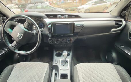 Toyota Hilux VIII, 2019 год, 3 100 000 рублей, 12 фотография