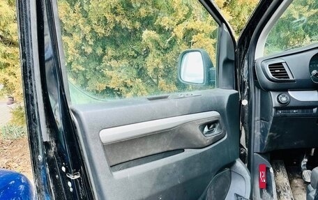 Peugeot Traveller I, 2019 год, 1 500 000 рублей, 4 фотография