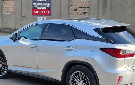 Lexus RX IV рестайлинг, 2019 год, 5 800 000 рублей, 3 фотография