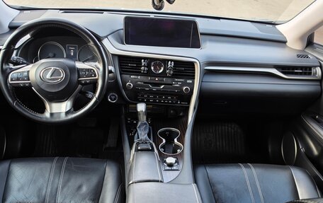 Lexus RX IV рестайлинг, 2019 год, 5 800 000 рублей, 6 фотография