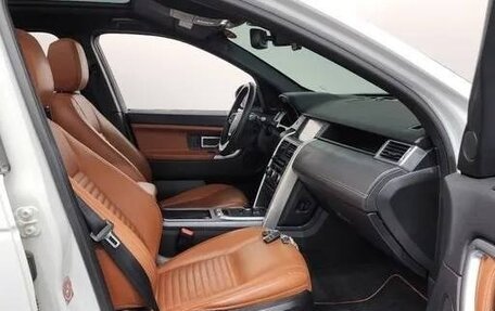 Land Rover Discovery Sport I рестайлинг, 2018 год, 1 950 001 рублей, 6 фотография