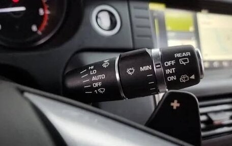 Land Rover Discovery Sport I рестайлинг, 2018 год, 1 950 001 рублей, 13 фотография