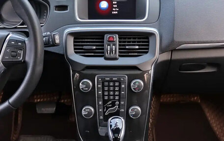 Volvo V40 II рестайлинг, 2018 год, 1 380 000 рублей, 11 фотография