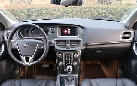 Volvo V40 II рестайлинг, 2018 год, 1 380 000 рублей, 16 фотография