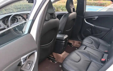 Volvo V40 II рестайлинг, 2018 год, 1 380 000 рублей, 13 фотография