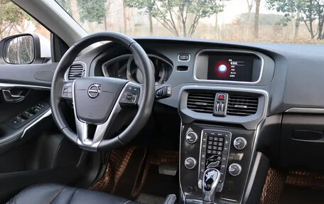 Volvo V40 II рестайлинг, 2018 год, 1 380 000 рублей, 10 фотография